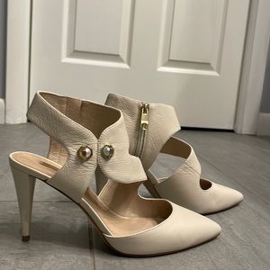 Louise et Cie Lo-Jara Cream leather pump. Size 10